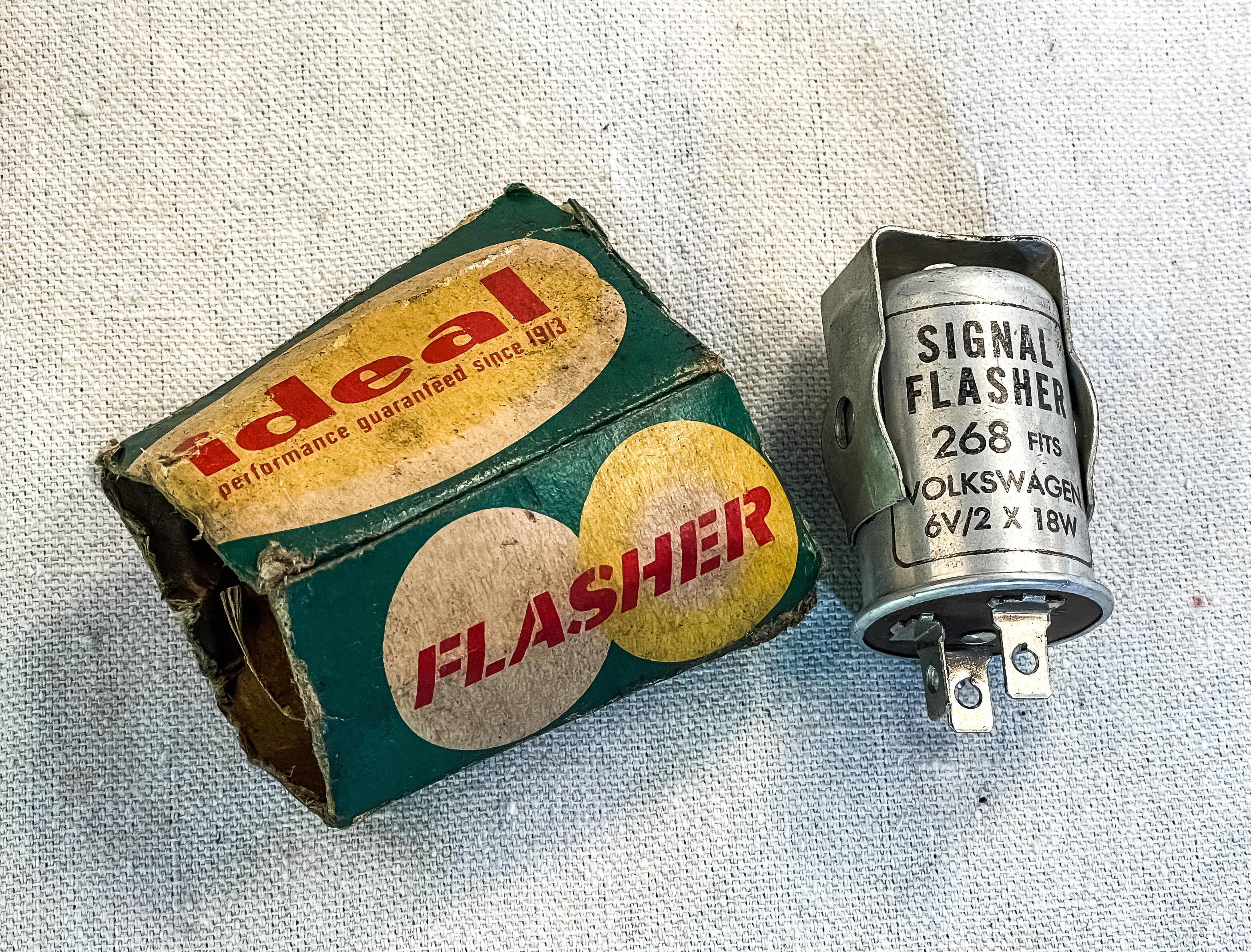 IDEAL CORP. BRAND VW AIRCOOLED BEETLE BUG BUS GHIA 6 VOLT SIGNAL FLASHER HAZARD LIGHTS RELAY NEW OLD STOCK NOS 111953185C 