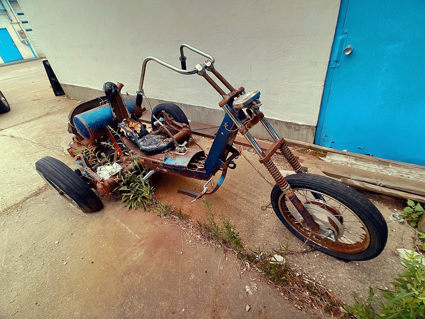 USED TRIKE COMPLETE W/ 40 HP VW TYPE 1 ENGINE & SWING AXLE TRANSMISSION