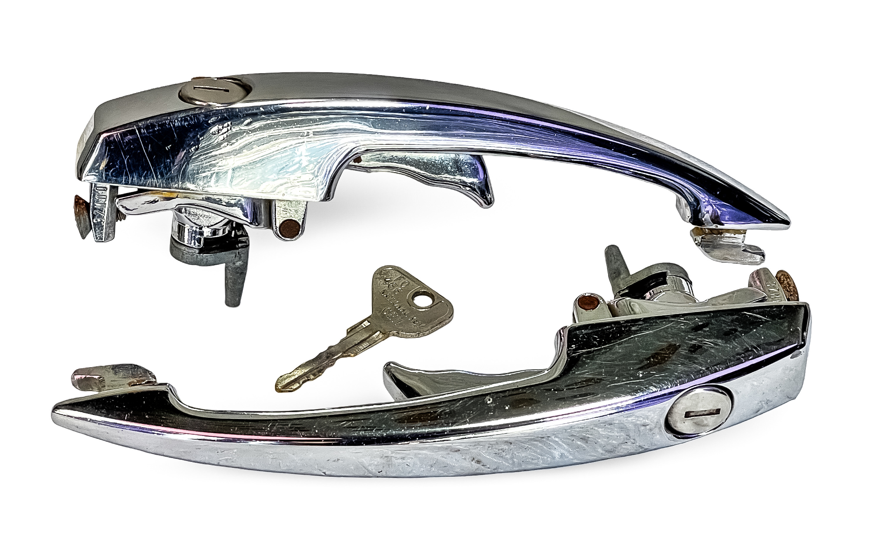 113898205M - PRE OWNED GENUINE OEM GERMAN VW VOLKSWAGEN CHROME OUTER DOOR HANDLES (PAIR) WITH KEY FOR 1968-79 BEETLE, SUPER, KARMANN GHIA