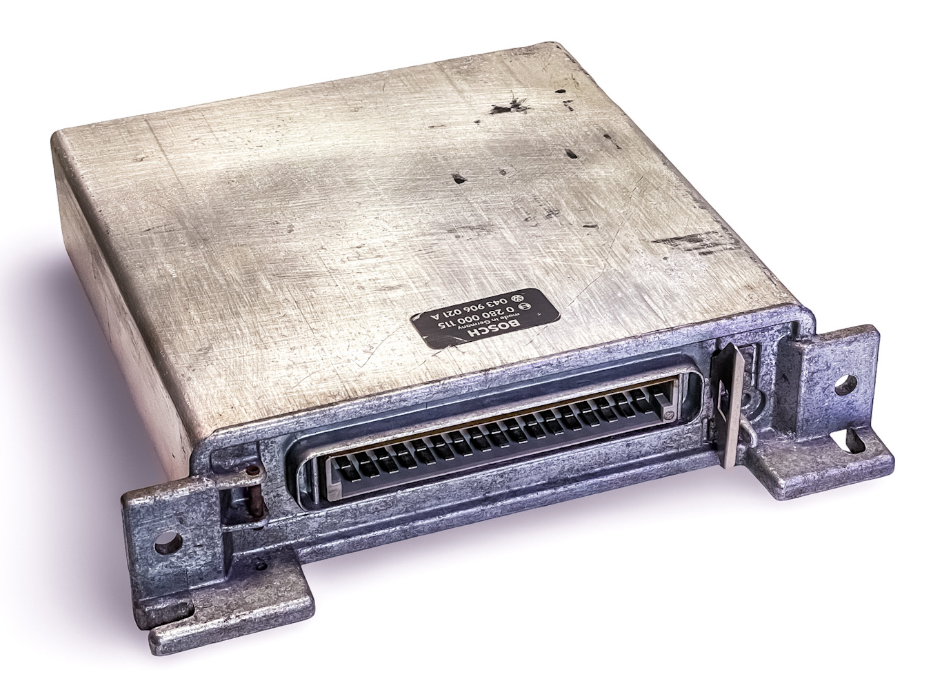 043906021A / 0280000115 - PRE OWNED EXTREMELY RARE WORKING OEM GERMAN VOLKSWAGEN BOSCH ECU / BRAIN BOX 35 PIN - 1975-79 AIRCOOLED VW F.I. TYPE 1 BEETLE // TYPE 1303 SUPER BEETLE // TYPE 2 BAY WINDOW BUS - CALIFORNIA EMISSIONS ONLY!!!