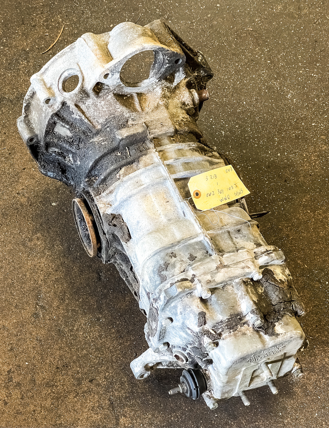 USED VW TRANSMISSION CORE FOR TYPE 2 BUS DIESEL ENGINES 091301211A