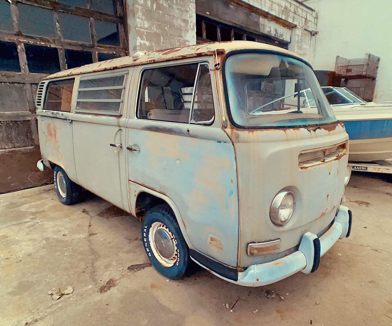 USED 1972 VW VOLKSWAGEN CAMPER BUS WITH TITLE - NO ENGINE / TRANSMISSION