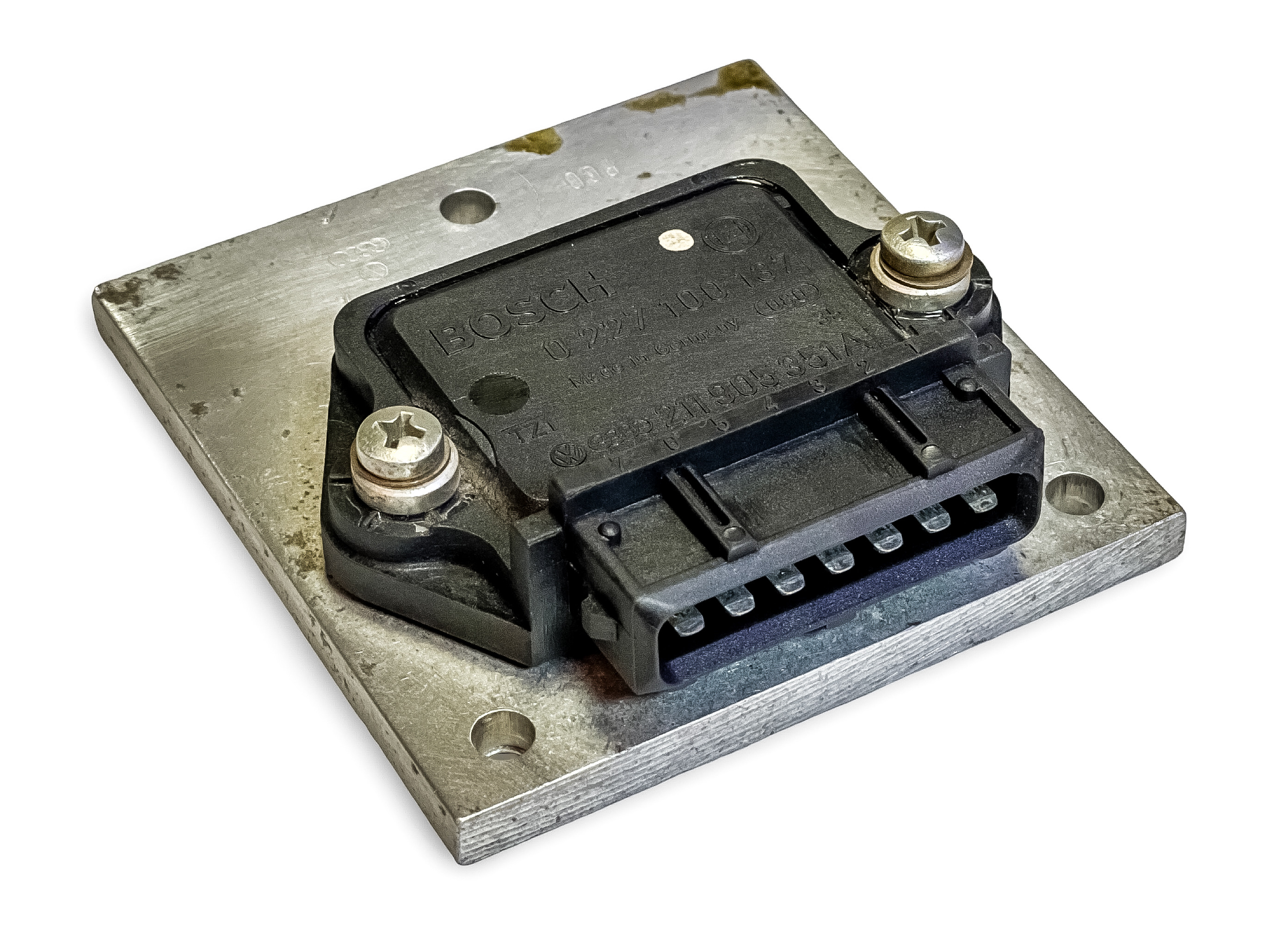 0227100137 / 211905351A - USED GOOD GENUINE OEM GERMAN AUDI VW BOSCH IGNITION CONTROL UNIT W/ BRACKET