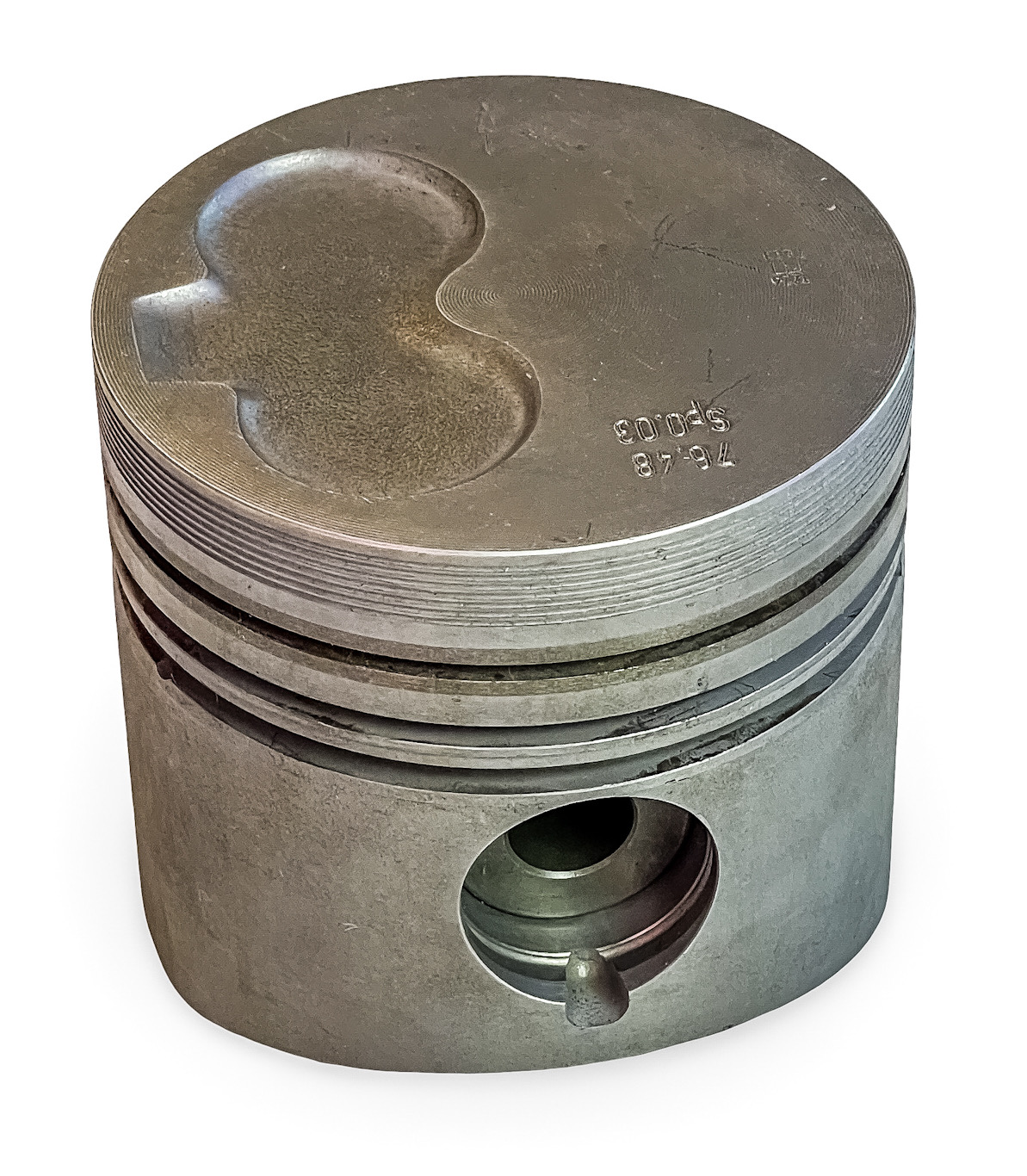 NOS GENUINE AUDI VW MAHLE 76.5mm PISTON W/ WRIST PIN & CLIPS - 79-83 AUDI 4000 5000 DIESEL / 82-84 VOLVO 244 245 / 81-88 VOLKSWAGEN DASHER GOLF JETTA RABBIT VANAGON 068107065E